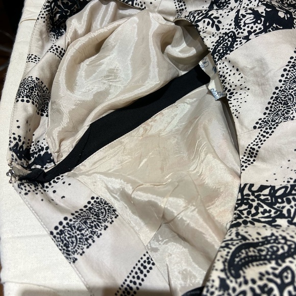 Fully lined skater skirt with front zipper, pretty pattern size 12 from Anthro - Picture 4 of 9